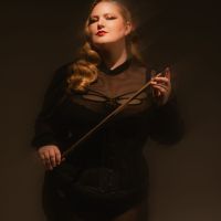 Adeline Blossom - Stilvolle Dominanz voller Sinnlichkeit - Foto Nr. 8