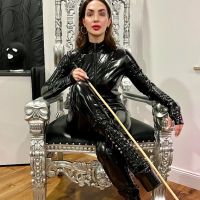 Mistress Dona - die Domina, die deine Grenzen erweitert - Foto Nr. 1